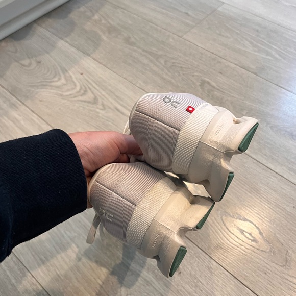 On cloud running  size 7.5! So cute. Teal color - Picture 7 of 10